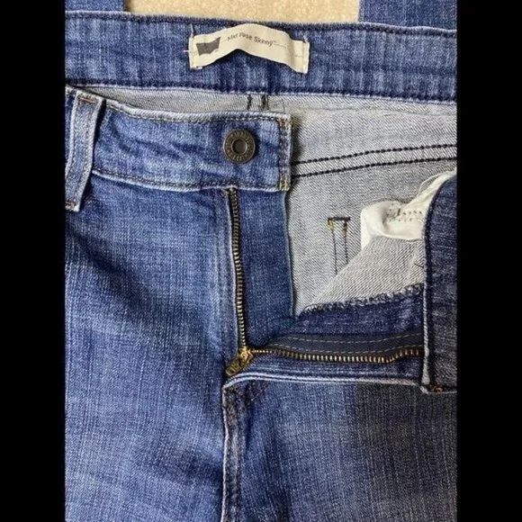 Levi’s Mid Rise Skinny Jeans - Picture 4 of 4